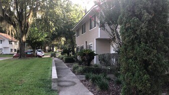 Building Photo - 807 SW 60th Ter