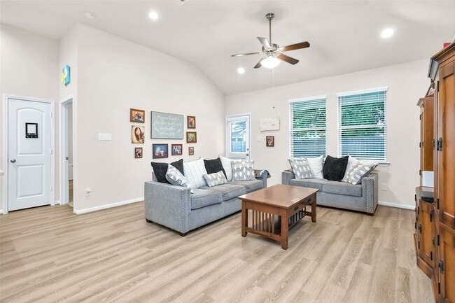 Building Photo - 18806 Legend Oaks Dr