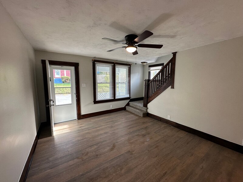 Building Photo - 904 7th Ave