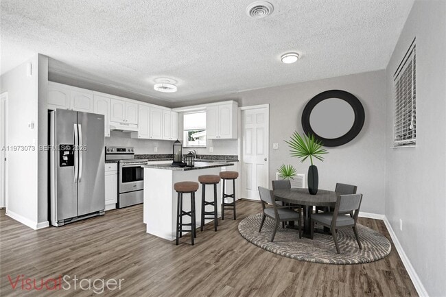 Building Photo - 949 SE 10th Ct