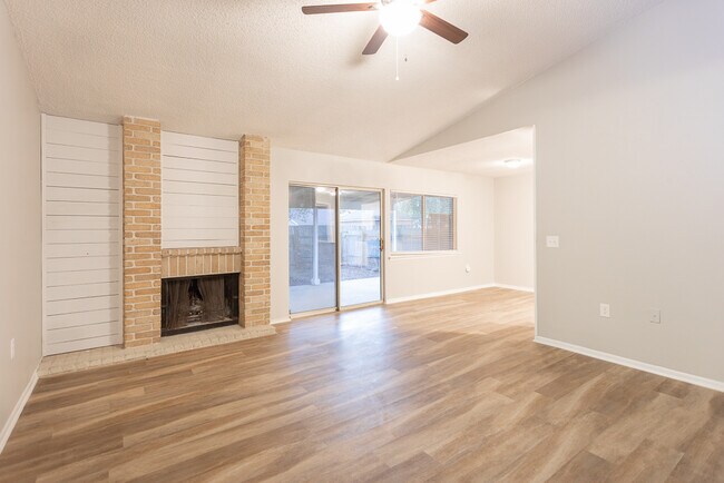 Building Photo - 9438 Brushy Point St