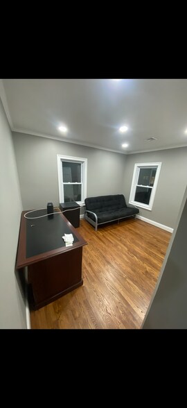 Building Photo - 15 Howard Ave