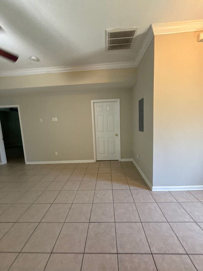 Building Photo - 112 S Chapel Dr