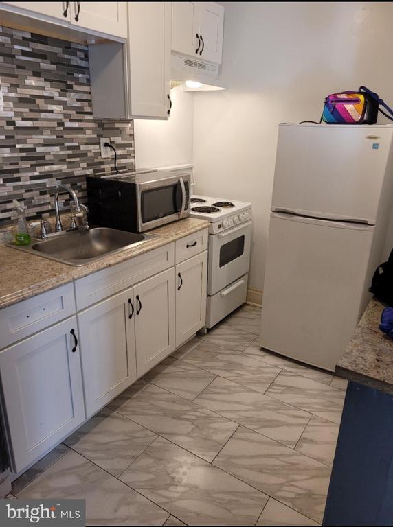 Building Photo - 2053 S Cecil St