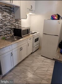 Building Photo - 2053 S Cecil St