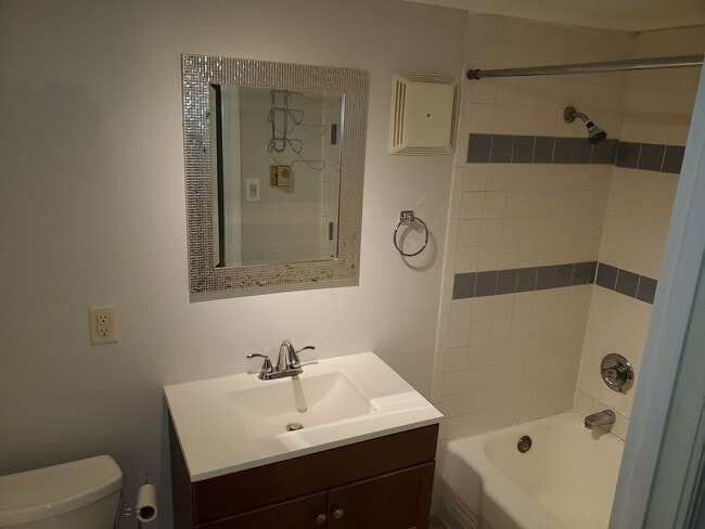 Building Photo - Cozy 1Bd/1Bth Upstairs Apartment in Freder...