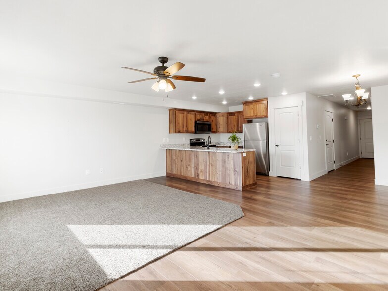 Building Photo - 38 S 480 W