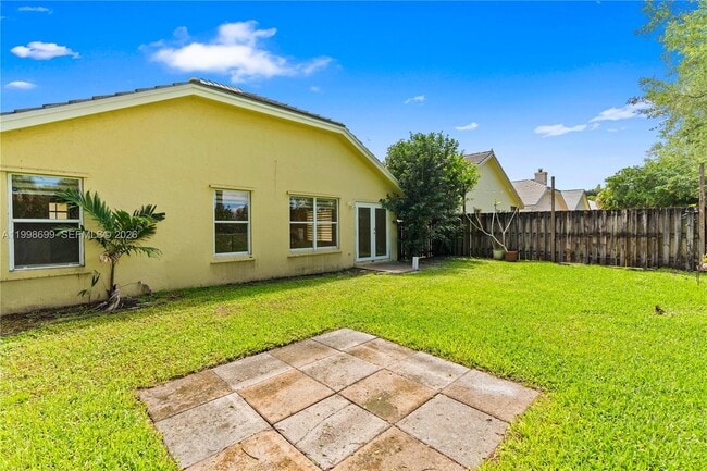 Building Photo - 9081 Lake Park Cir N