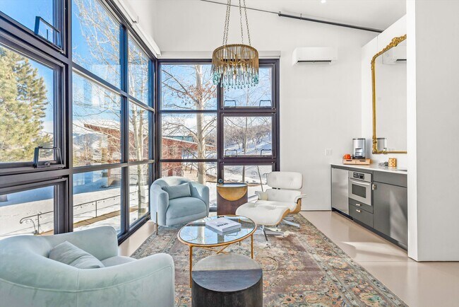 Building Photo - 2700 Juniper Hill Rd