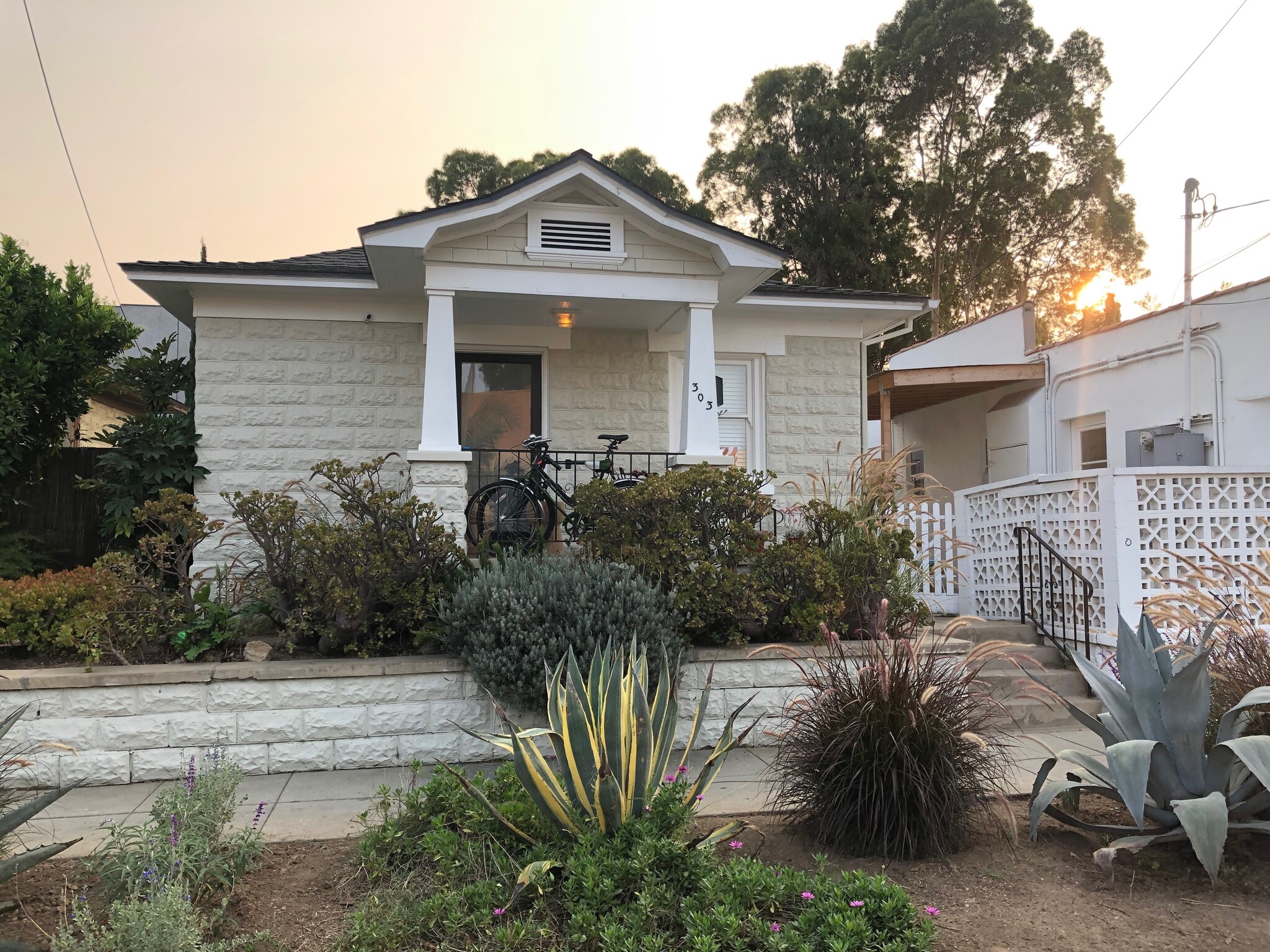 Building Photo - 303 6th Ave