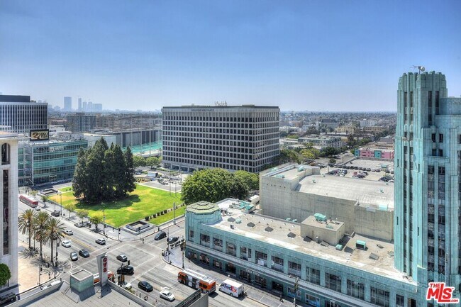 Building Photo - 3785 Wilshire Blvd