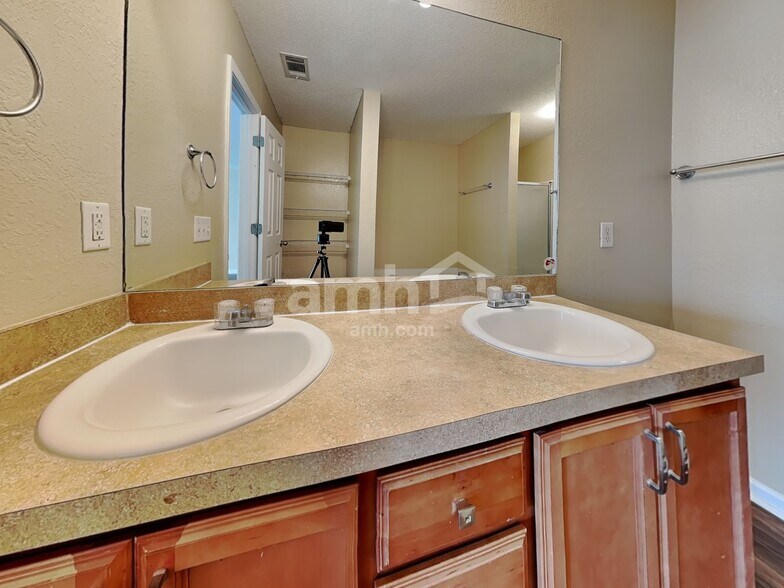 Building Photo - 509 Diamond Cut