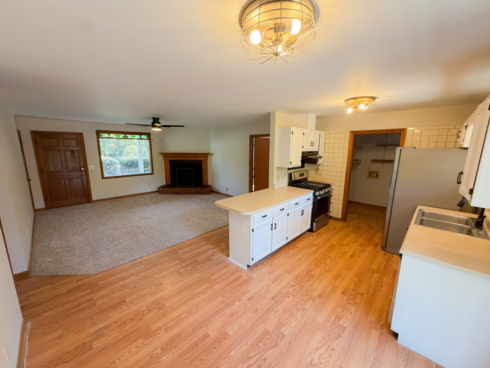 Building Photo - 812 Free Silver Rd