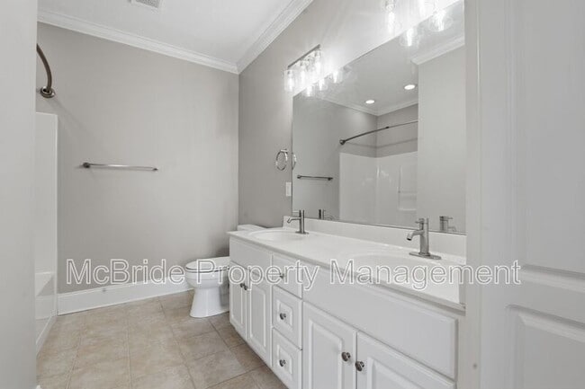 Building Photo - 438 Bowen Falls