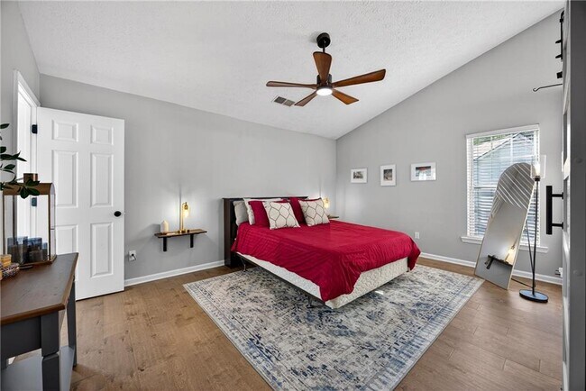 Building Photo - 9899 Vista Cir