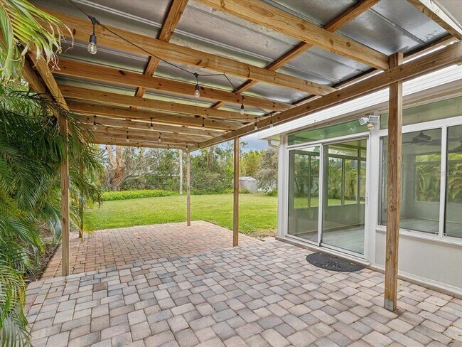 Building Photo - 605 Gardenia St