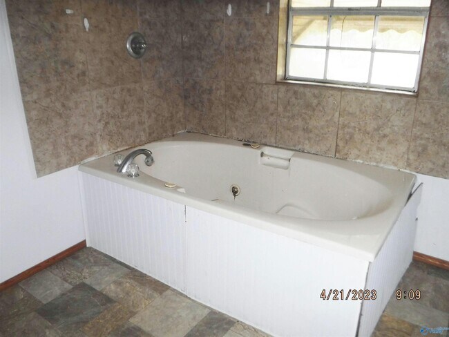 Building Photo - 172 Blair Rd