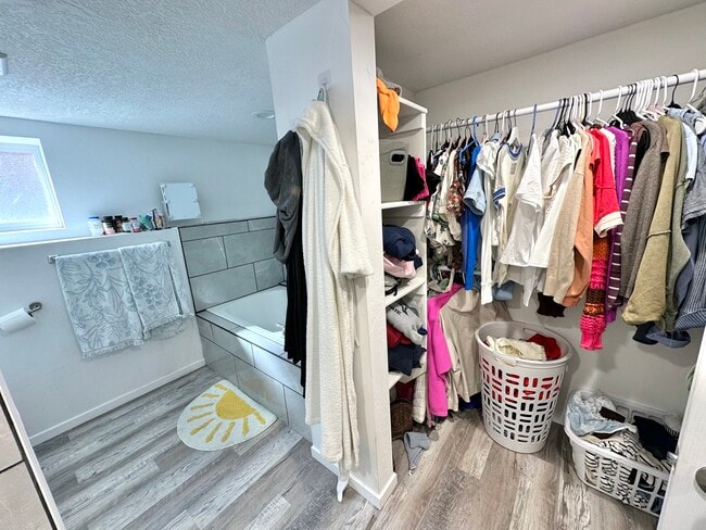 Building Photo - 382 N 200 E