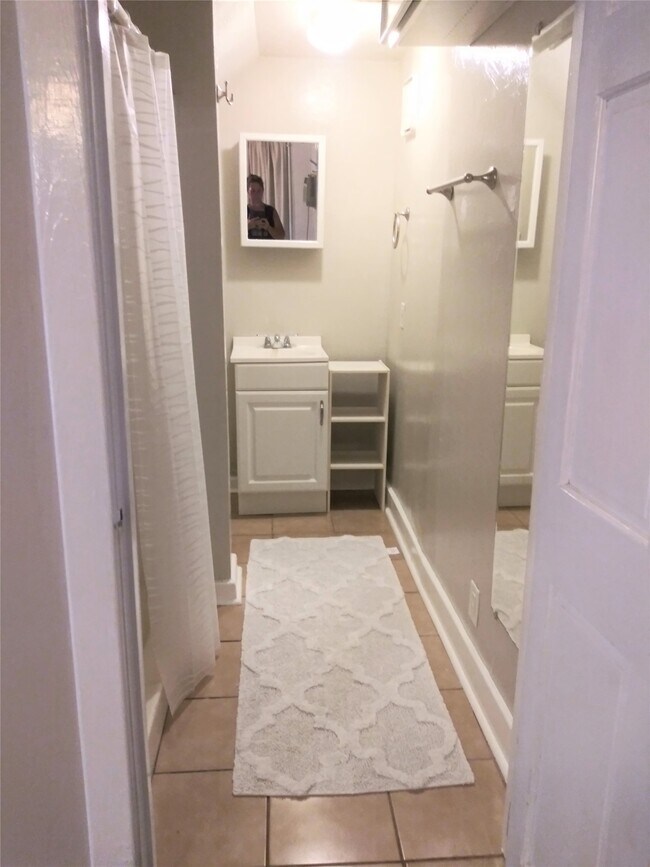 Building Photo - 1030 W Melwood St