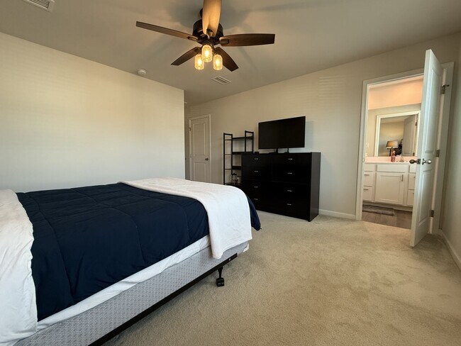 Building Photo - 4 Bedroom Modern Home in York County