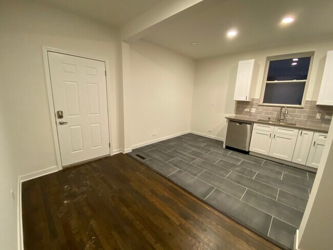 Building Photo - 4953 W Belle Plaine Ave