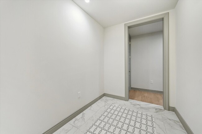 Building Photo - 1717 Bissonnet St