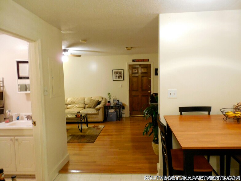 Building Photo - 506 E Broadway