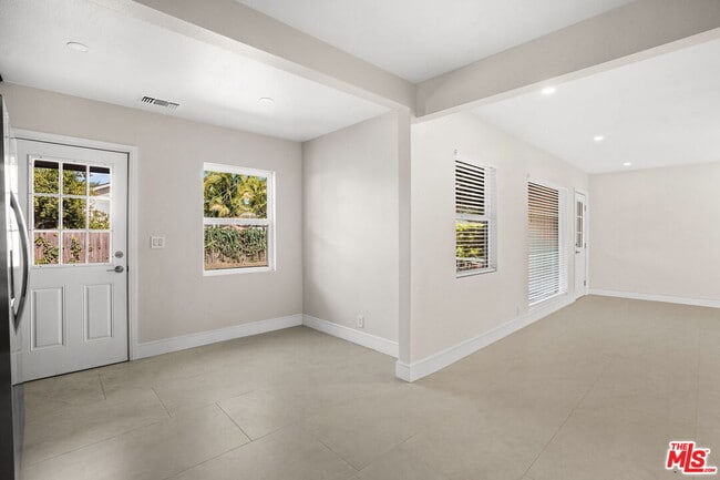 Building Photo - 7806 Wellsford Ave