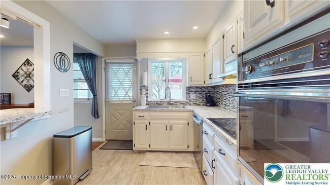 Building Photo - 2809 Green Acres Dr