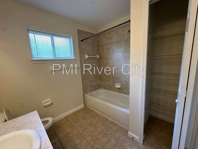 Building Photo - 533 Alice Cove Ct