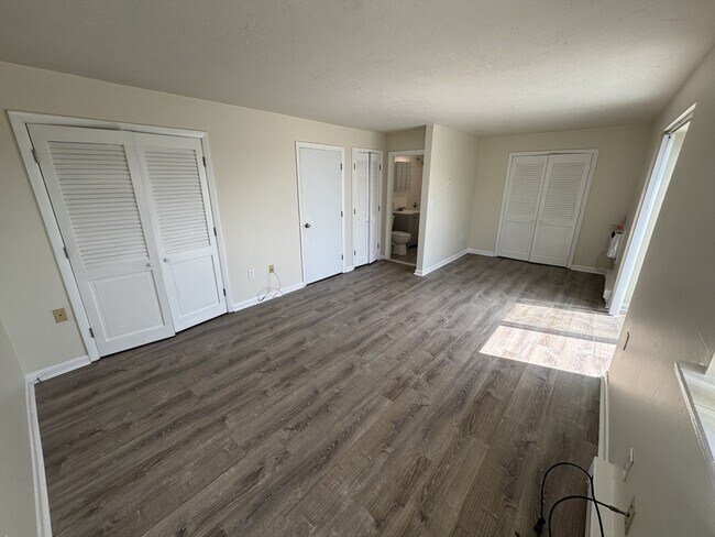 Building Photo - 106 Broad St