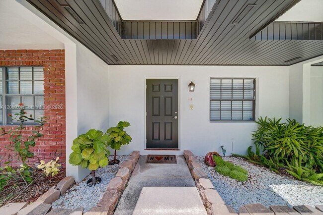 Building Photo - 5555 Ludlam Rd