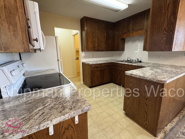 Building Photo - 919 La Porte Dr