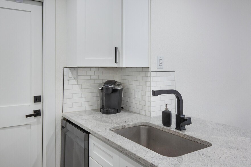 Building Photo - 12340 Little Emily Way