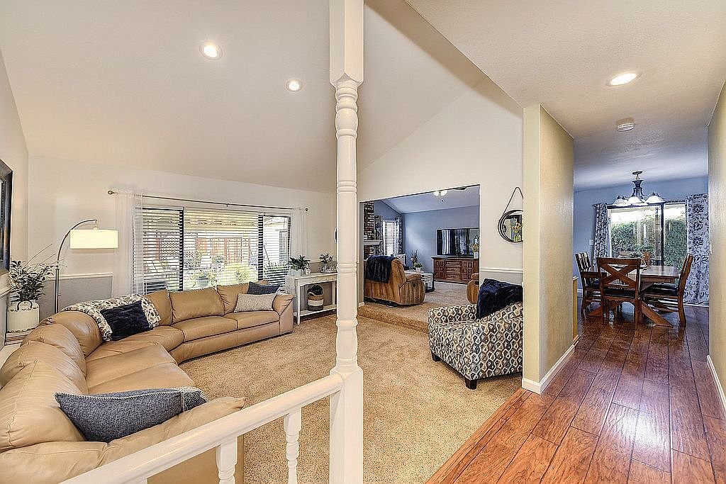 Building Photo - 2331 Robles Dr