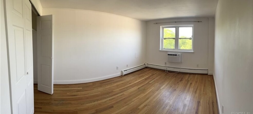 Living Room - 70 Farmington Ave