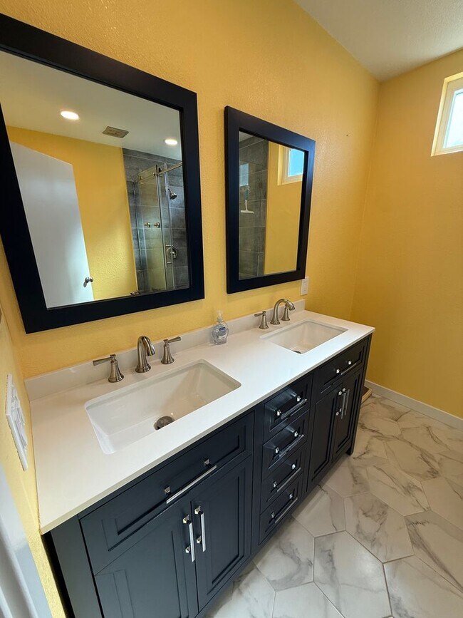 Building Photo - Newly Renovated Home on a Quiet Cul-de-Sac – Available Now