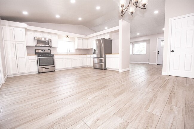 Building Photo - 8644 Frankfort St