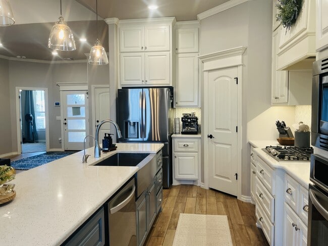 Building Photo - 11824 Loren Brook Ln