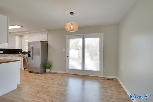 Building Photo - 803 Mead Rd NE