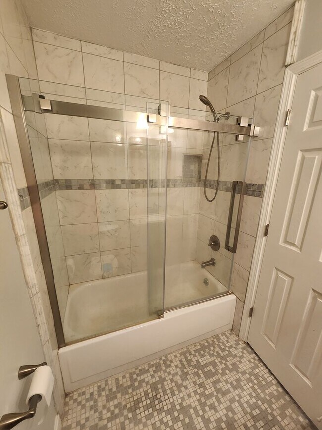 Building Photo - Charming 1 bedroom 1 bath condo in St. Mat...
