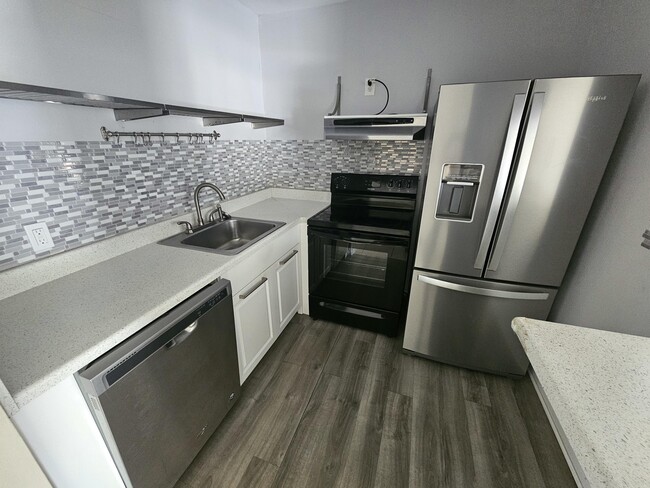 Building Photo - 145 Sheffield E