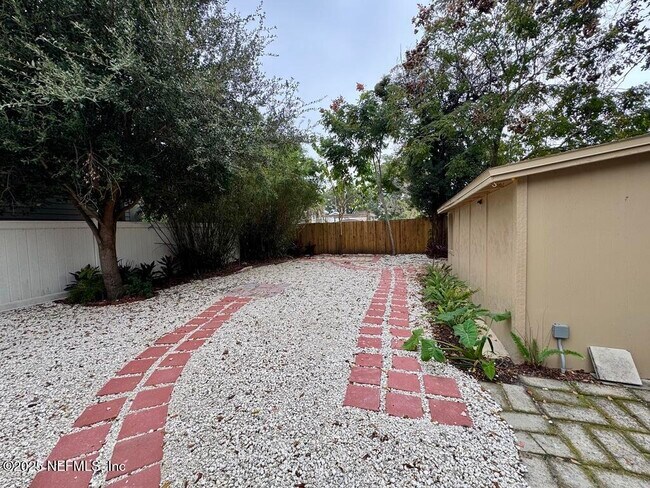 Building Photo - 1631 Thacker Ave