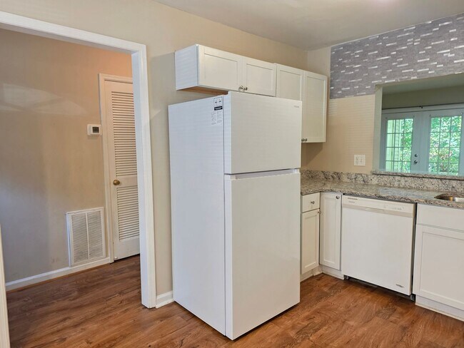 Building Photo - 1225 Oakplace Dr SW