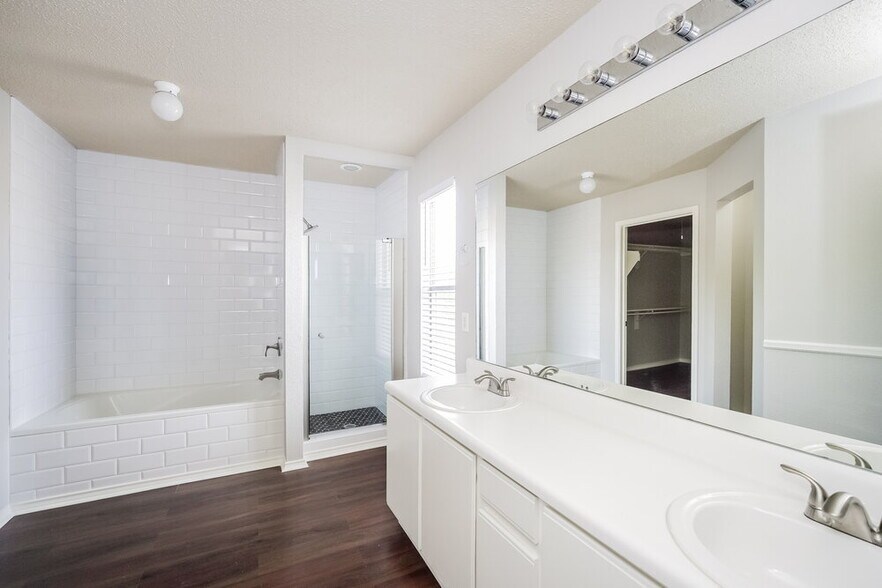 Building Photo - 1028 Springcreek Dr