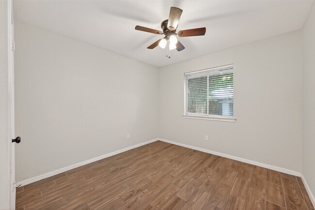 Building Photo - 2502 Old Oak Ln