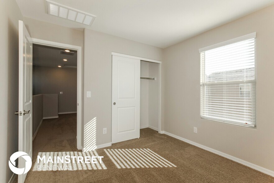 Building Photo - 3917 S 82nd Dr