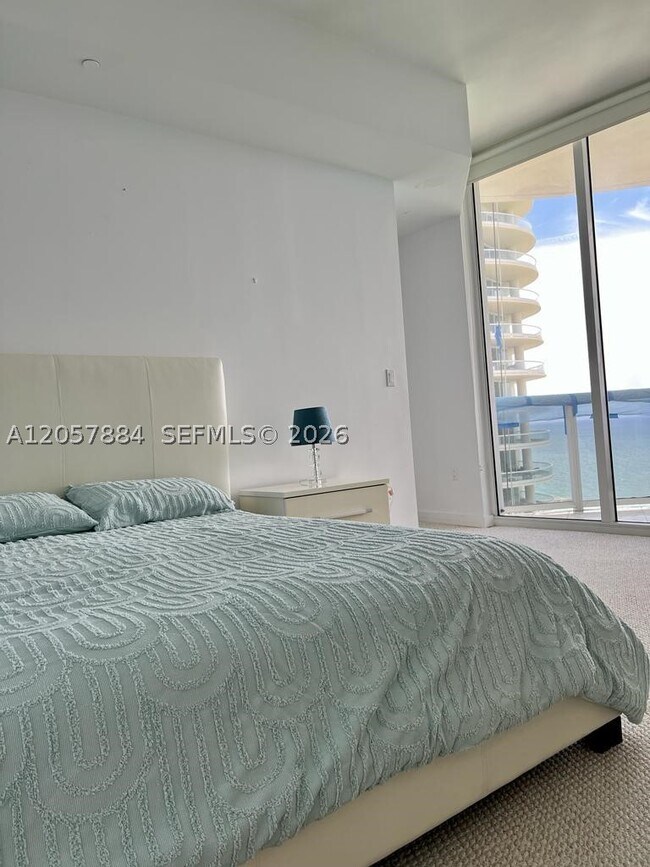 Building Photo - 16001 Collins Ave