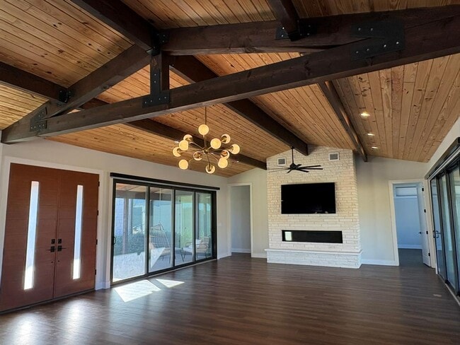 Building Photo - 143 Emmanuelle Ct