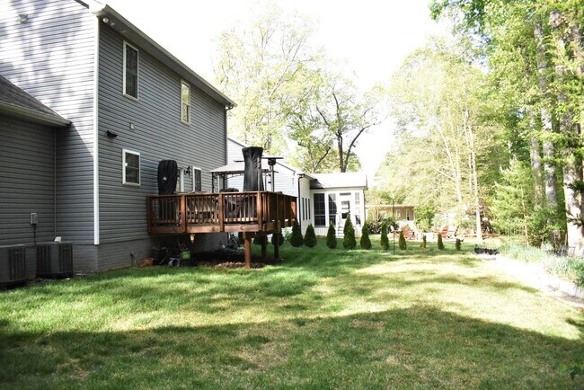 Building Photo - *** RARE MAINTENANCE-FREE LIVING IN LAKE OF THE WOODS! ***